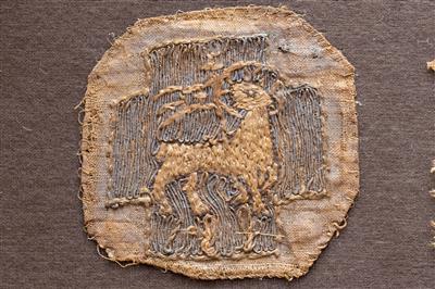 Inv 392 Handschuhstickerei Lamm links, 30x20,100dpi, EOSR2394.jpg; 392; ;